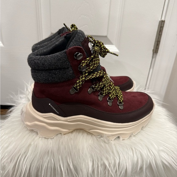 SOREL Kinetic Breakthru Conquest
Waterproof sneaker Boot Cinder Bloodstone 7.5 - Picture 9 of 13